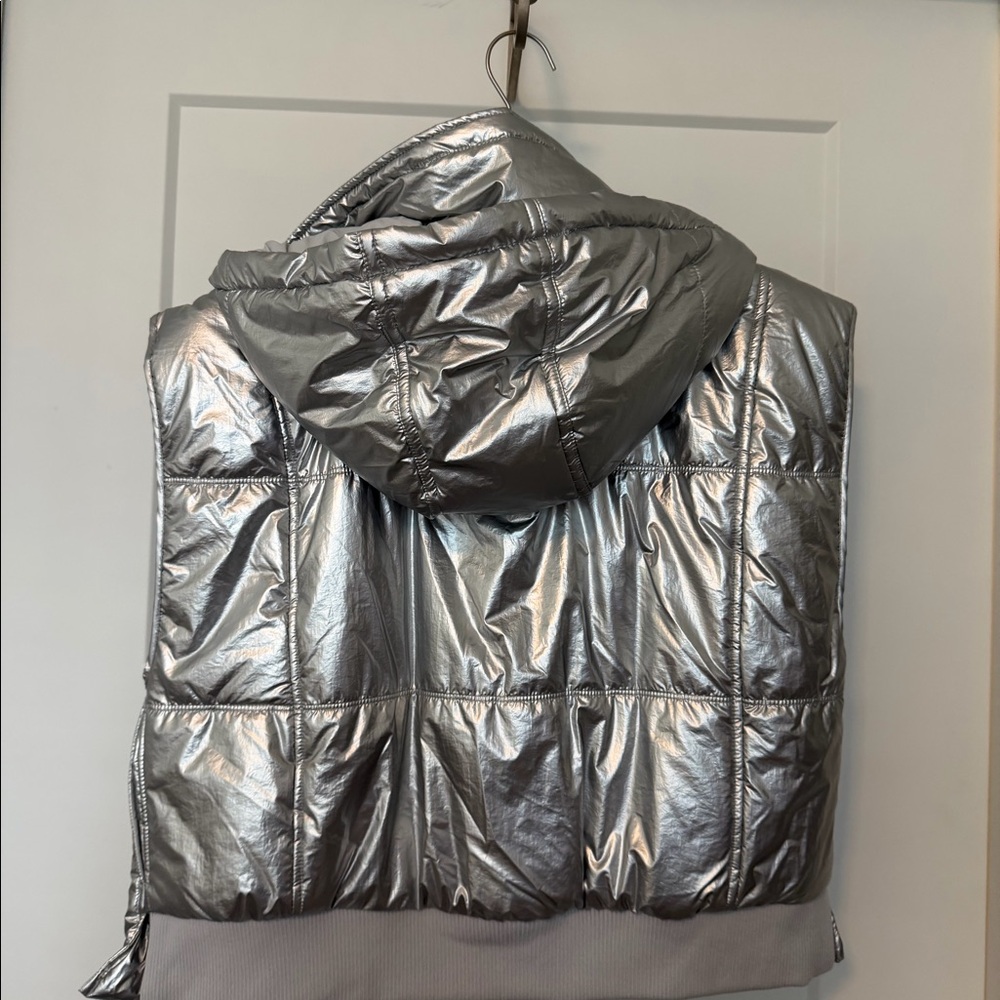 NWT ANTHROPOLGIE - DAILY PRACTICE BRAND - SILVER VEST - SIZE M